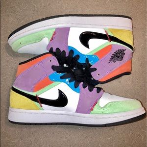 Nike Air Jordan 1 Mid SE Women’s Lightbulb Shoes